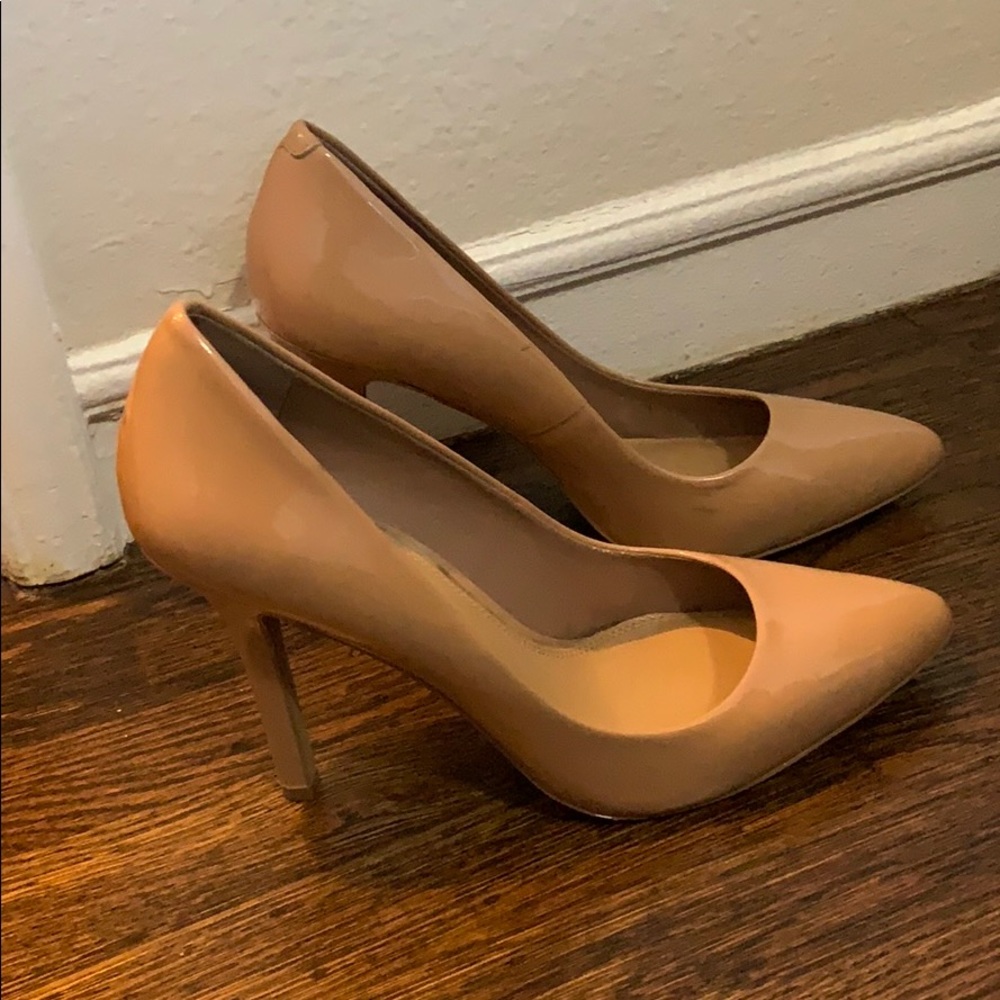 Jessica Simpson pumps